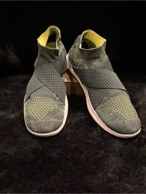 Nike Free RN Motion Women’s Olive Green Fly Knit 2017 Slip-On Sneakers Size 8